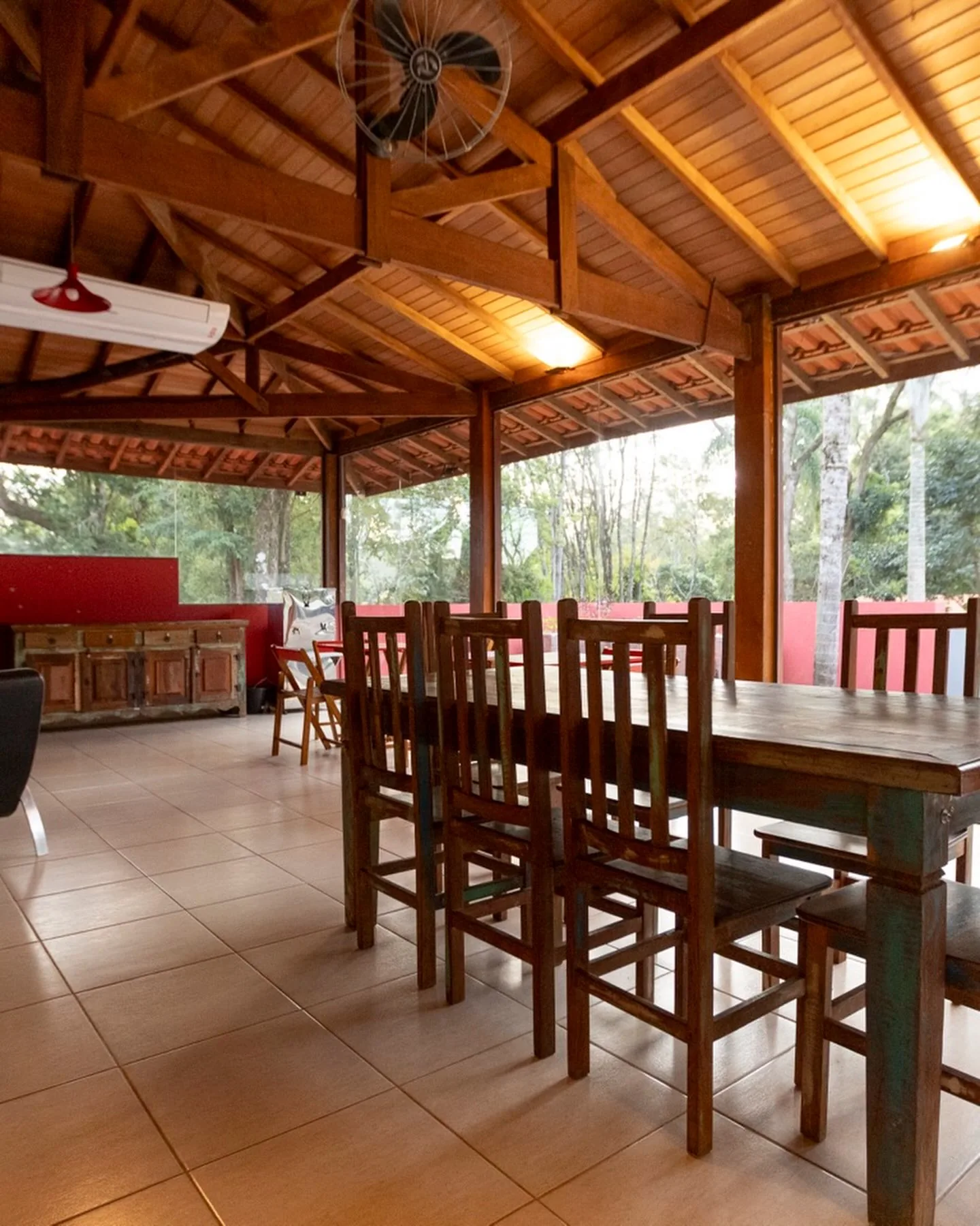 Espaço gourmet coberto do Recanto Baracho